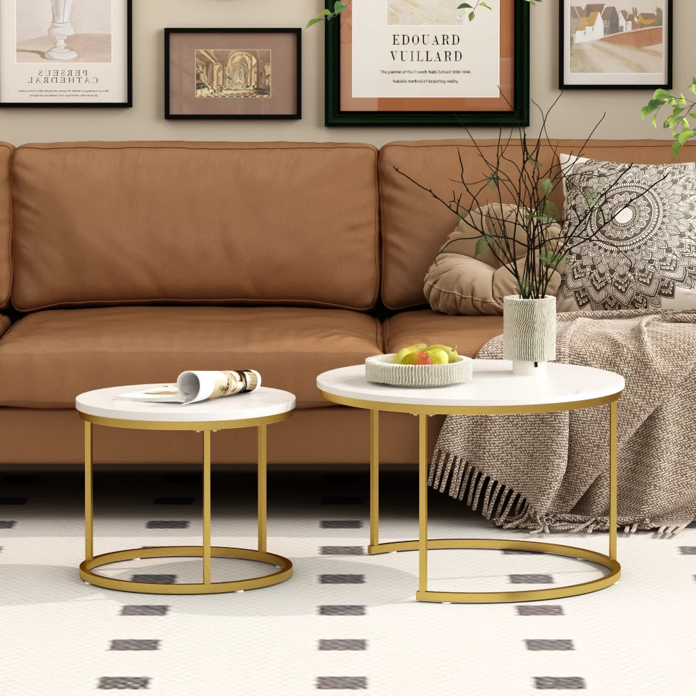 Tables gigognes rondes – Marbre blanc & métal doré (lot de 2)