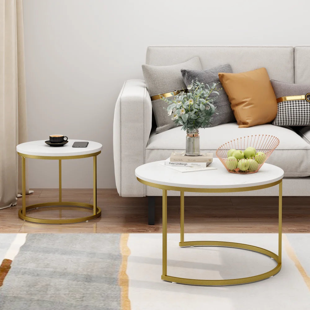 Tables gigognes rondes – Marbre blanc & métal doré (lot de 2)